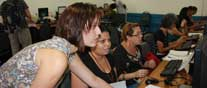 NEATES promove aulas de informática básica com voluntários da Petrobras